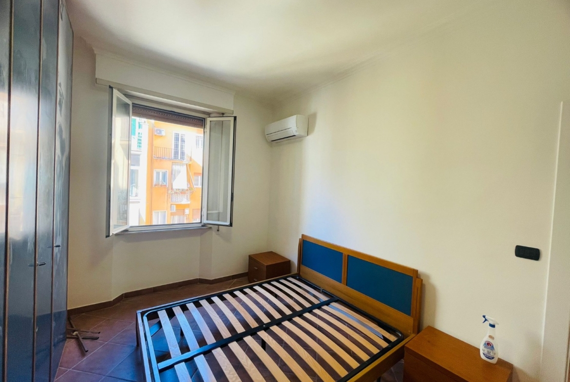 Bologna -   2 locali  � 0 A2142