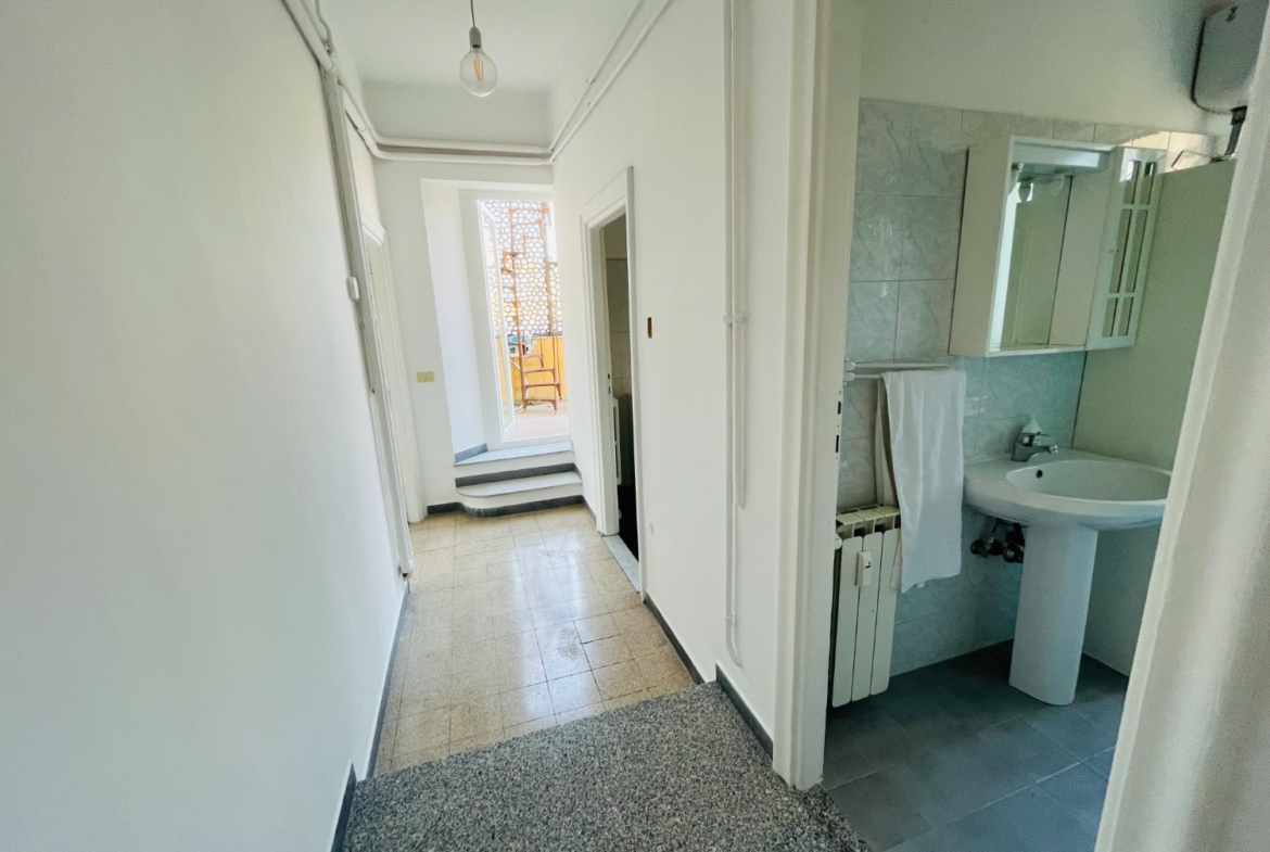 Bologna -   2 locali  � 0 A2143