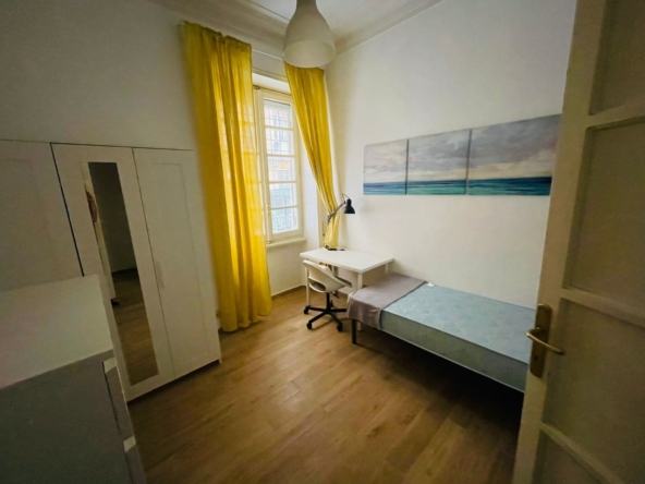 Trieste -   2 locali  � 0 A2144