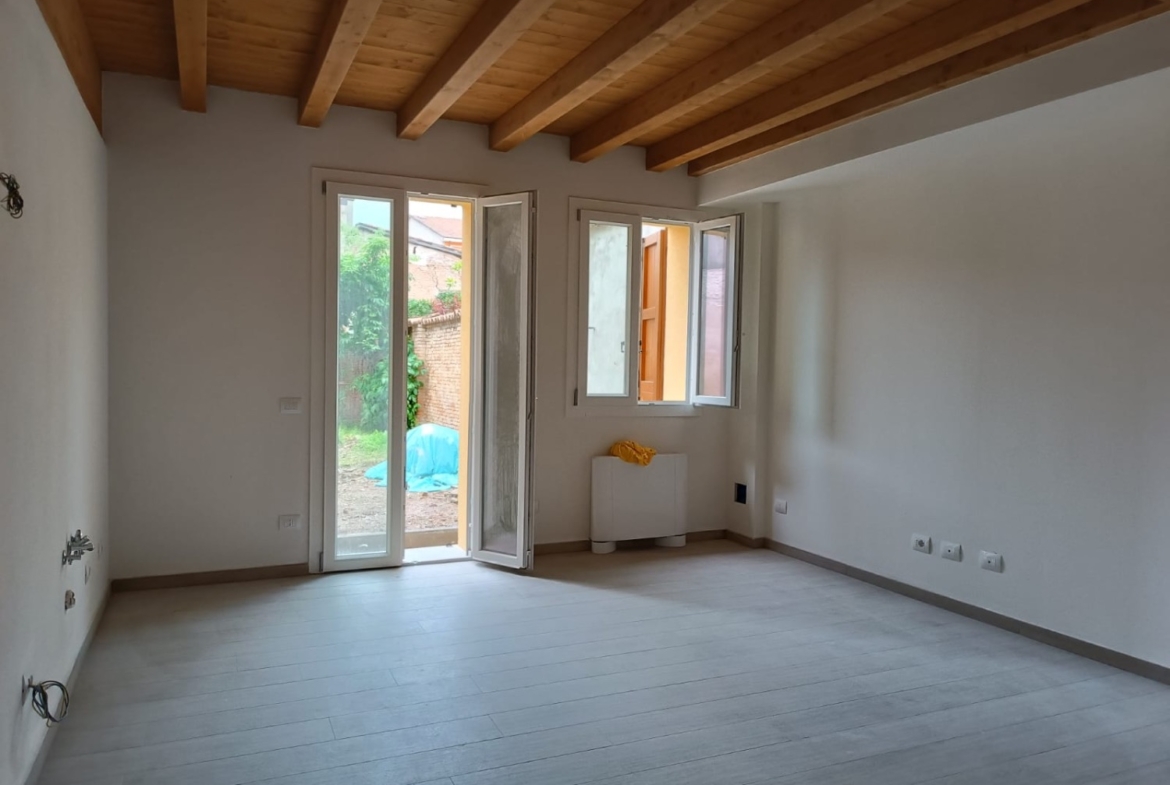 MONOLOCALE A CENTO