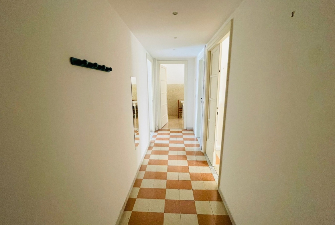 Trieste -   2 locali  � 0 A2153