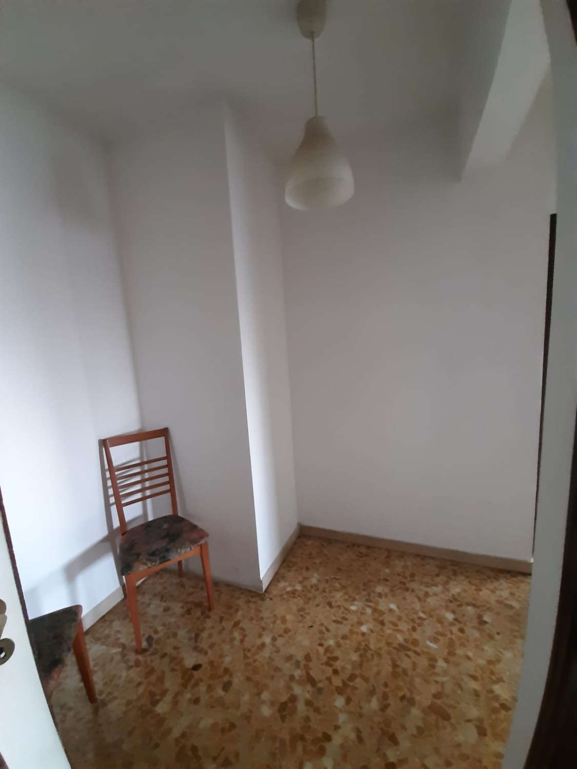 Bologna -   2 locali  � 0 A2156